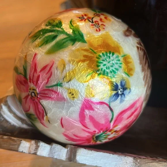 3 Decorative Bunny Flower Balls / Orbs - Picture 15 of 17